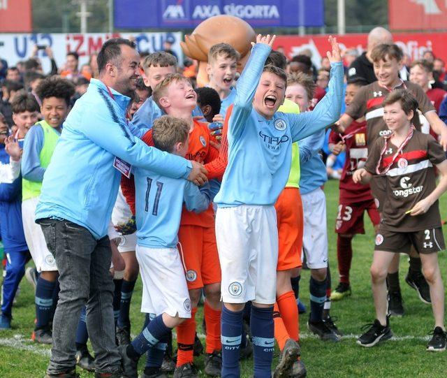 U12 İzmir Cup’ta Manchester City şampiyon oldu