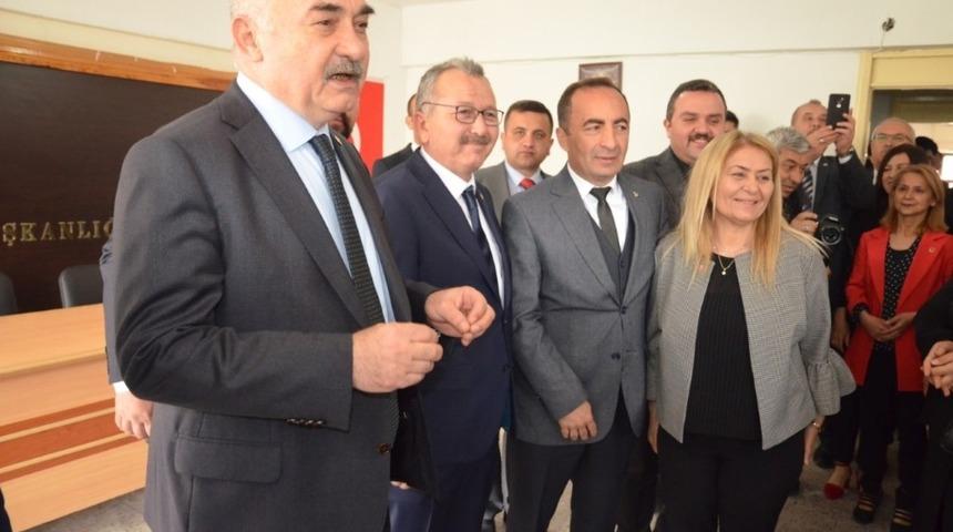 İskilip Belediye Başkanı Ali Sülük mazbatasını aldı