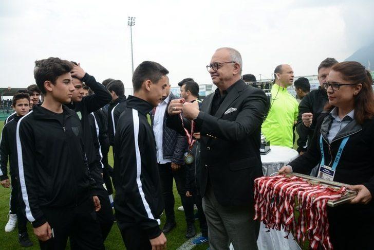 Şampiyon kupasını Başkan Ergün’ün elinden aldı G2