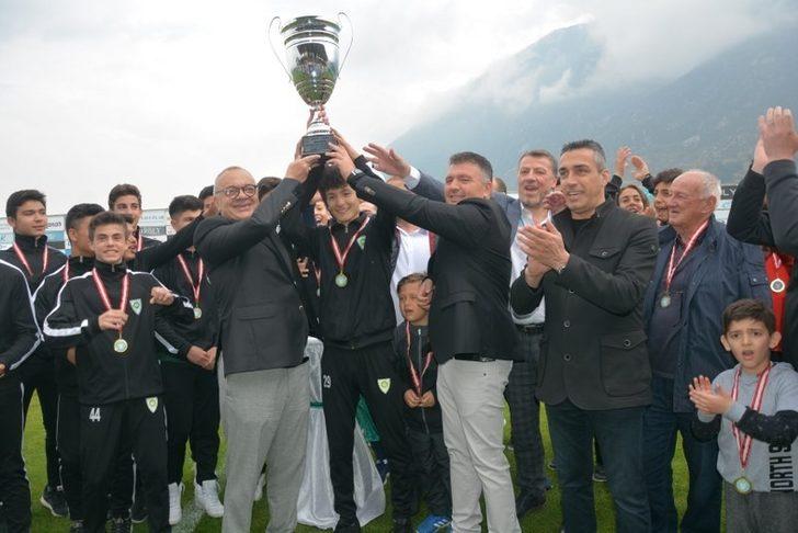Şampiyon kupasını Başkan Ergün’ün elinden aldı G3