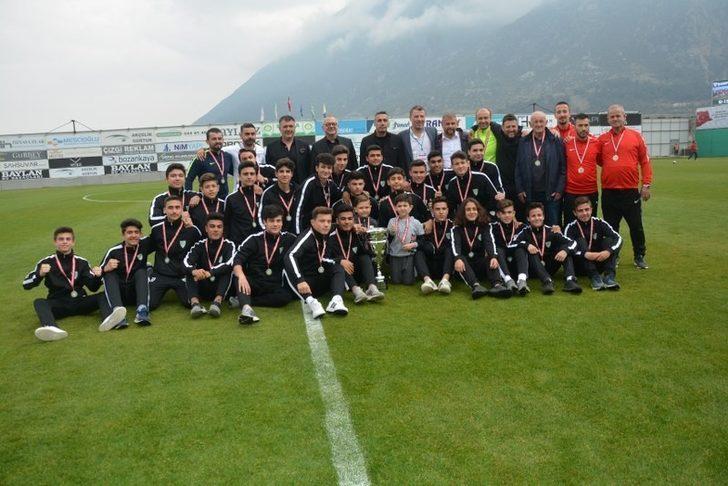 Şampiyon kupasını Başkan Ergün’ün elinden aldı G4