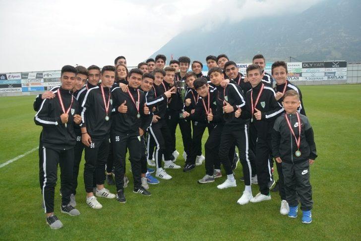 Şampiyon kupasını Başkan Ergün’ün elinden aldı G5