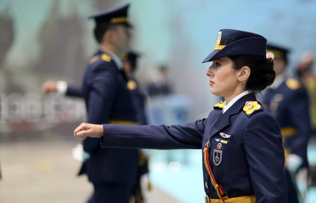 G&ouml;ky&uuml;z&uuml;n&uuml;n yeni bek&ccedil;ileri br&ouml;velerini taktı 