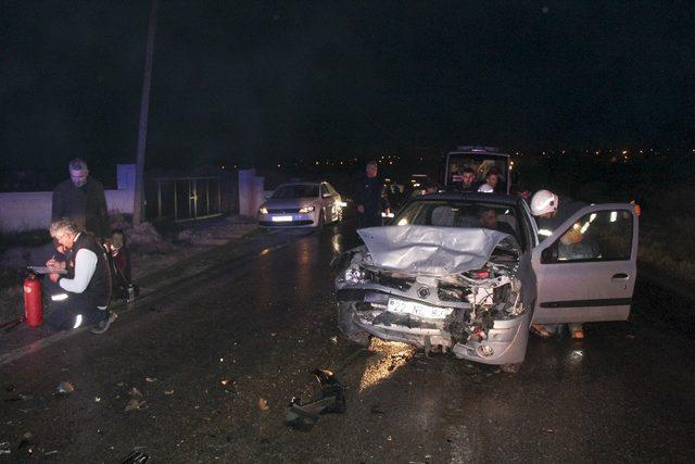 Tekirdağ’da otomobiller kafa kafaya çarpıştı: 5 yaralı