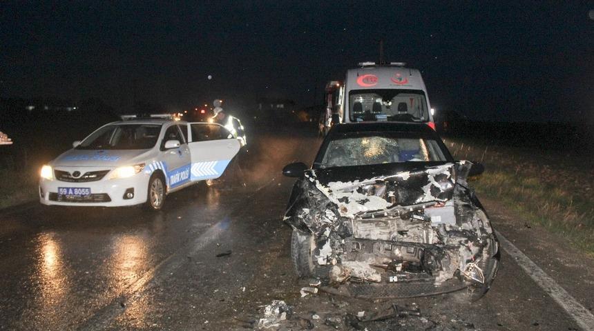 Tekirdağ’da otomobiller kafa kafaya çarpıştı: 5 yaralı