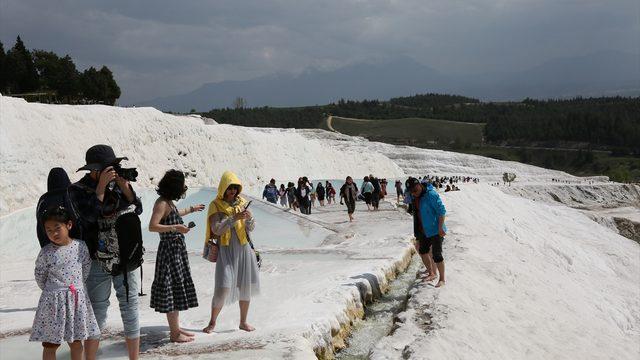 Pamukkale'ye turist akını! Herkes o manzarayı görmek için geldi