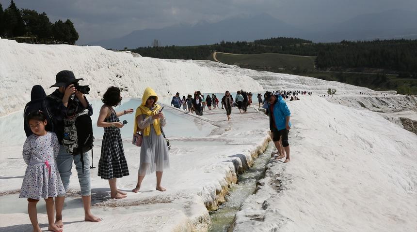 Pamukkale'ye turist akını! Herkes o manzarayı görmek için geldi