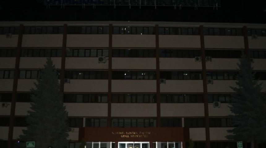 K&uuml;resel iklim değişikliğine dikkat &ccedil;ekmek i&ccedil;in 1 saatlik karartma