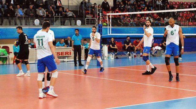 Voleybol 1. Lig Erkekler: Akkuş Belediyespor: 0 - Bursa Büyükşehir Belediyespor: 3