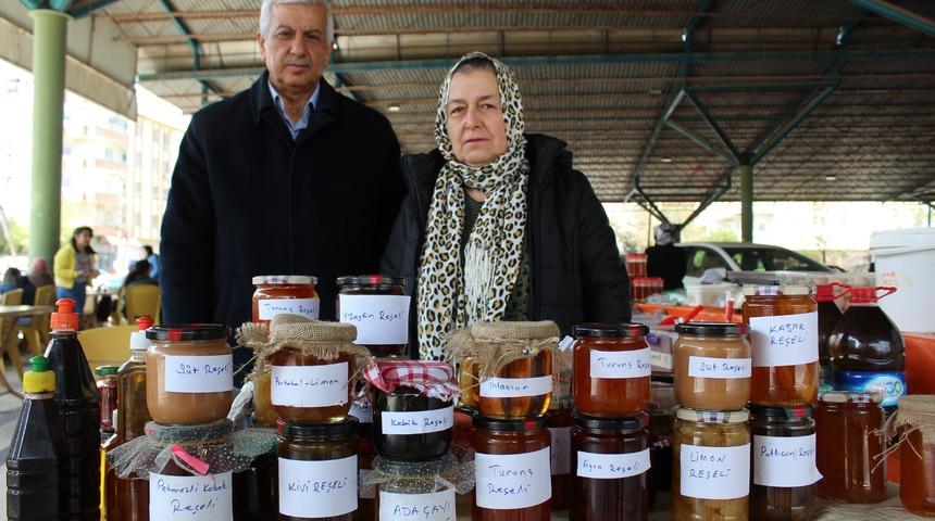 Gezmekten sıkılıp reçel işine girdiler, şimdi siparişe yetişemiyorlar