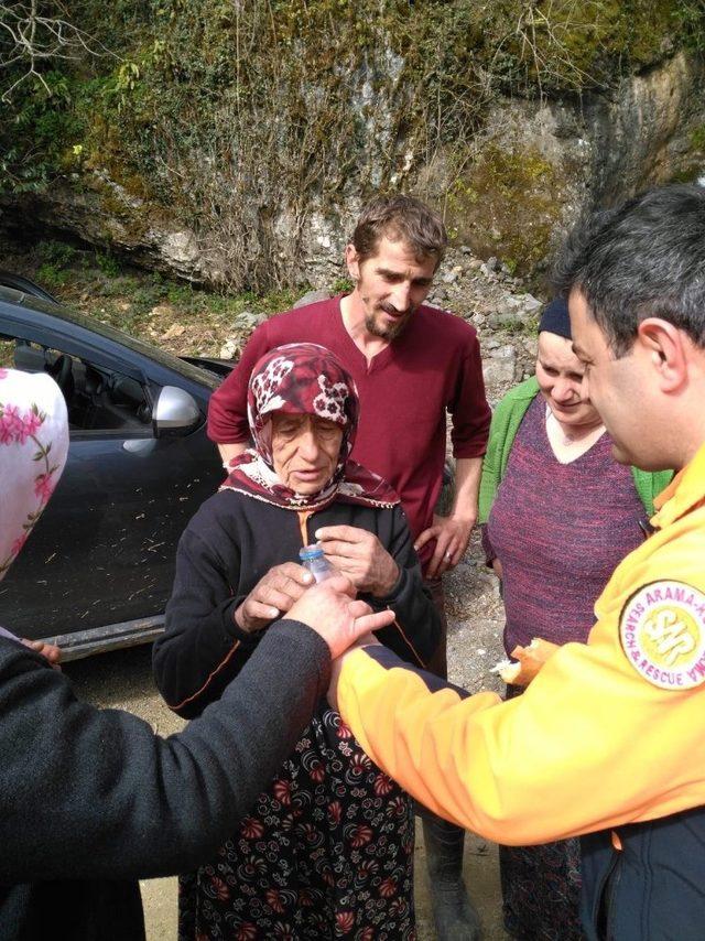 Kaybolan yaşlı kadın bulundu