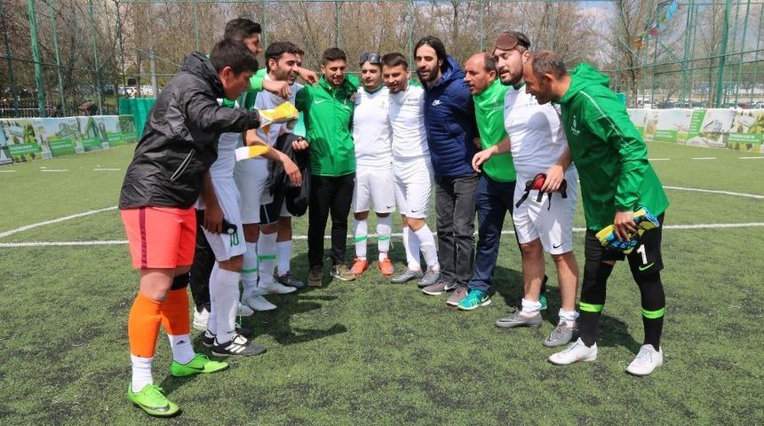 Şampiyon galibiyetle başladı