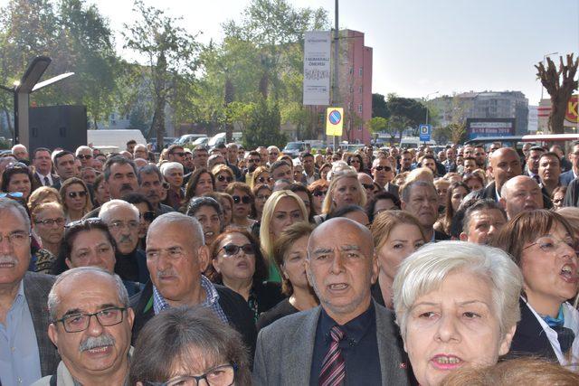 Karşıyaka Belediye Başkanı Cemil Tugay, mazbatasını aldı