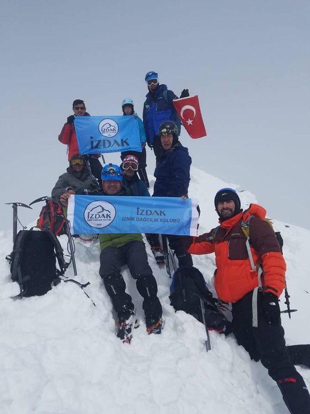 İzmir Dağcılık Kulübü üyeleri Erciyes’e zirve yaptı