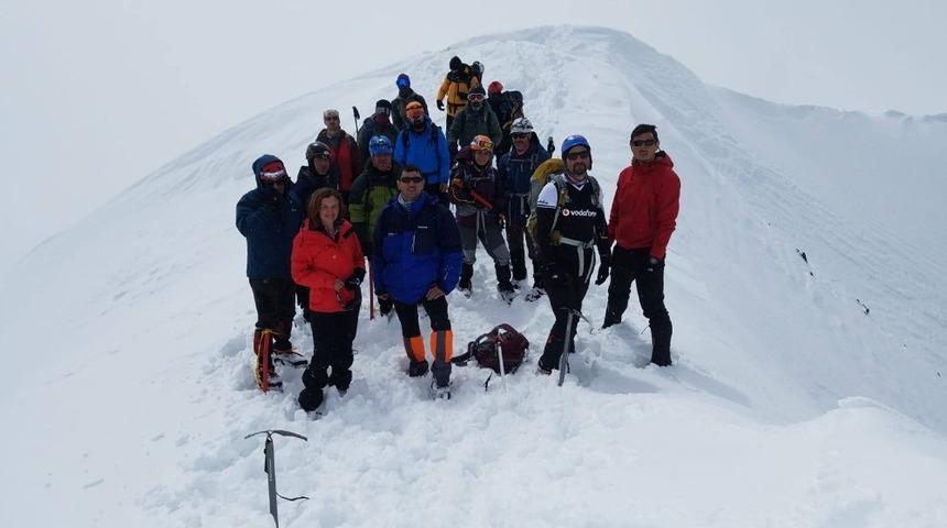 İzmir Dağcılık Kul&uuml;b&uuml; &uuml;yeleri Erciyes&rsquo;e zirve yaptı