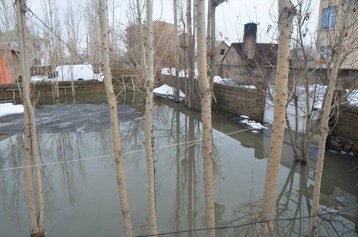 Karlar eriyince evleri su bastı G3