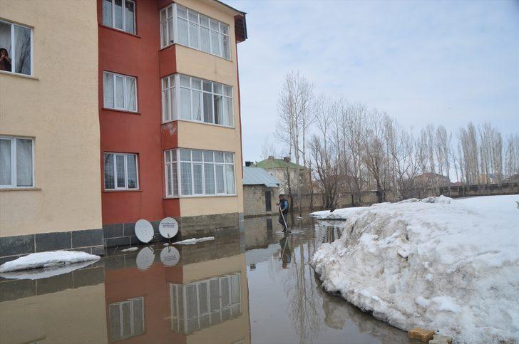 Karlar eriyince evleri su bastı G5