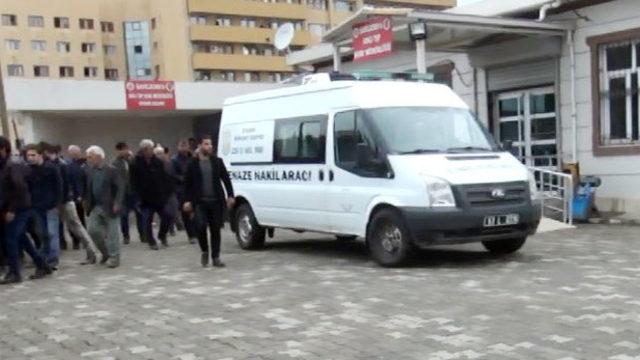 Otomobile çarpan motosikletin sürücüsü öldü