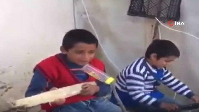 Sosyal medyayı sallayan minikler müzik aletlerine kavuştu