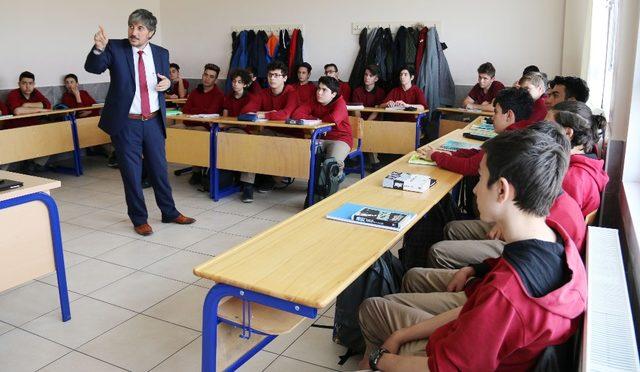 Konya OSB’deki Anadolu Teknik Lisesi öğrencileri, duayen isimlerle buluştu