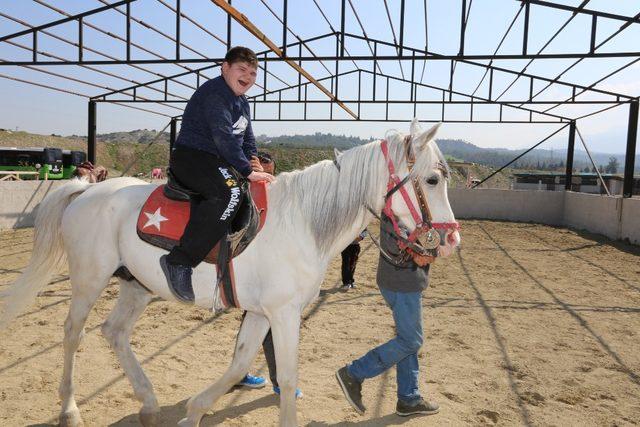 Denizli’de otizmli çocuklar ve aileleri unutulmadı