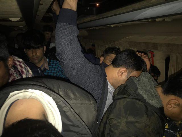 Tekirdağ'da taksi ve öğrenci servisinden 47 kaçak göçmen çıktı