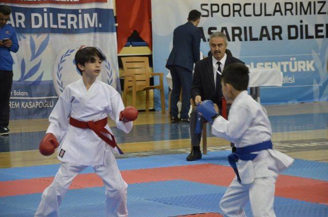 Karate Grup Müsabakaları açılış seremonisi ile başladı