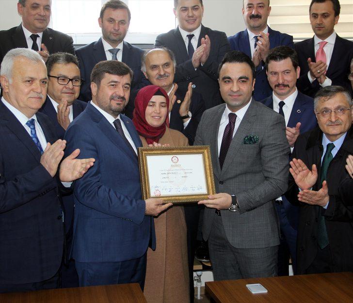 Giresun Belediye Başkanı Şenlikoğlu, mazbatasını aldı  G1