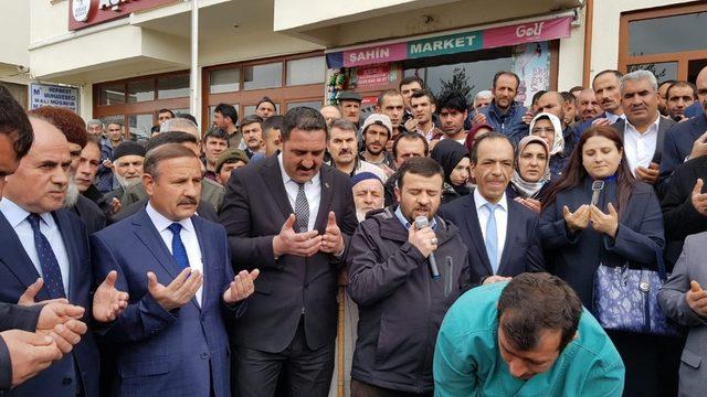 Yaptırmış, mazbatasını alarak göreve başladı