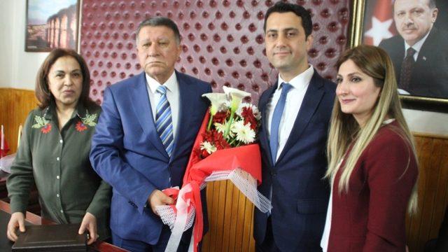 Erzin Belediye Başkanı Elmasoğlu görevi devraldı