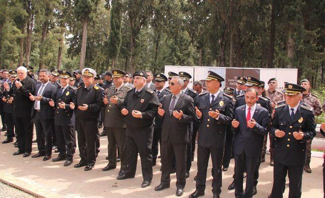 Mersin polisinden şehitlik ziyareti