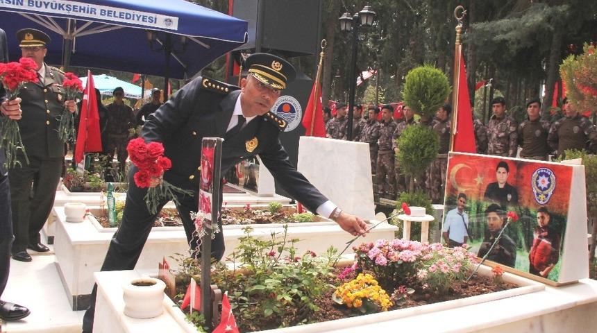 Mersin polisinden şehitlik ziyareti