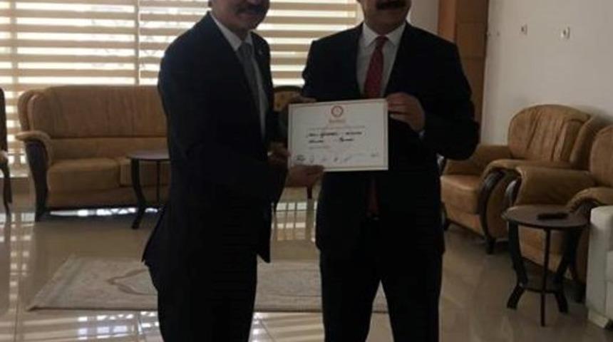 Ayrancı Belediye Başkanı Büyükkarcı mazbatasını aldı