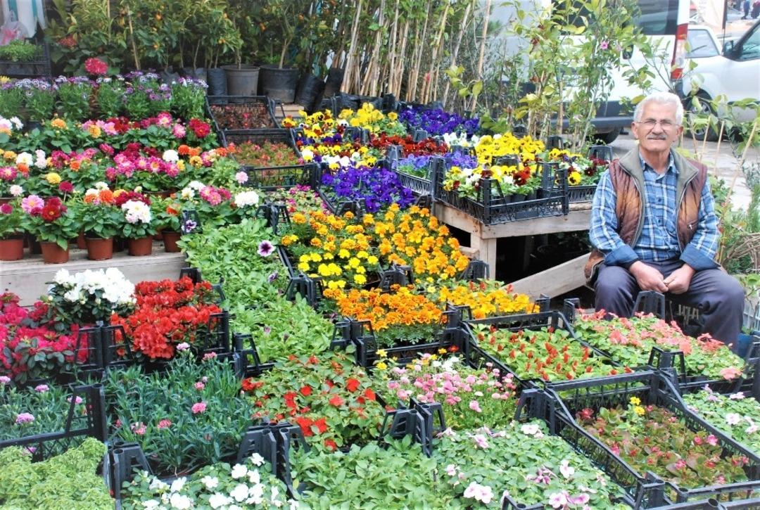 İlkbaharla birlikte tezgahlar renklendi