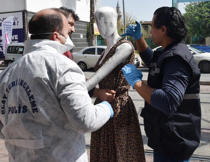 Sokak ortasında iğrenç taciz! Cansız mankeni... G3