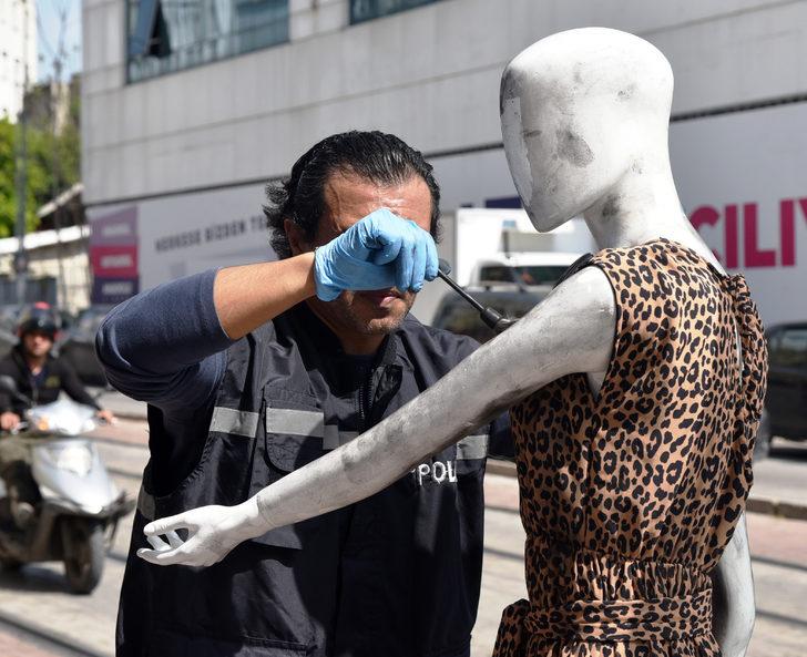 Sokak ortasında iğrenç taciz! Cansız mankeni... G1