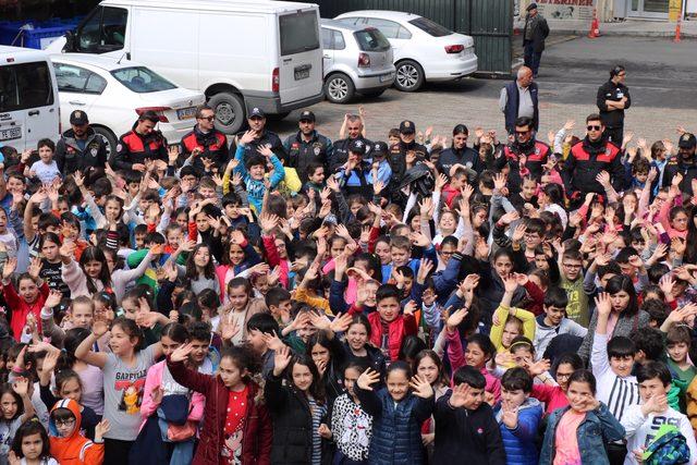 Üsküdar polisi 'Polis Haftası'nda öğrencilerle buluştu