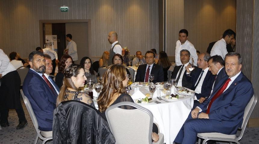 Mersin’de avukatlar baloda buluştu