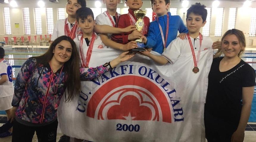 Cumhuriyet &Uuml;niversitesi Vakfı Okulları başarıya doymuyor