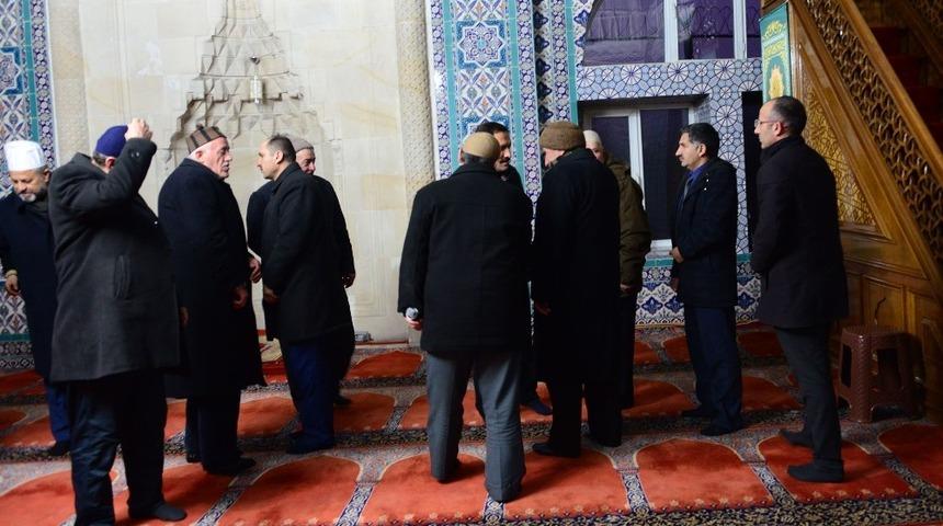 Vali Mustafa Masatlı, sabah namazı buluşmalarını s&uuml;rd&uuml;r&uuml;yor
