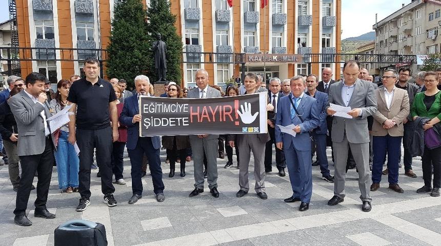 &Ouml;ld&uuml;r&uuml;len &ouml;ğretmen i&ccedil;in sendikalardan ortak basın a&ccedil;ıklaması