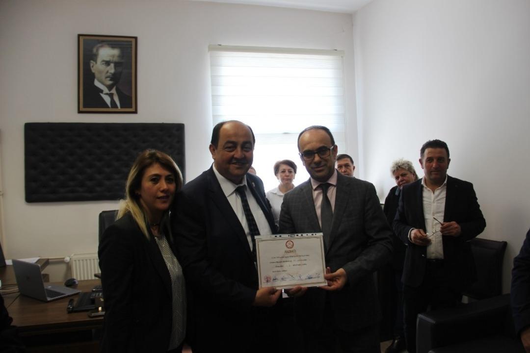 Demirtaş, Başol ve Belediye Meclis &Uuml;yeleri mazbatalarını aldı