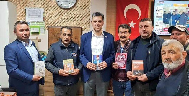 Esgin’in ’kitap candır’ projesi hızla yayılıyor