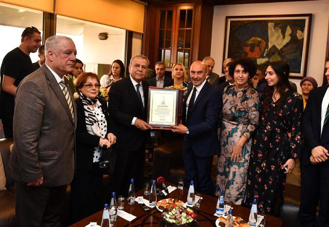 İzmir Büyükşehir Belediye Başkanı Soyer, mazbatasını aldı (2)