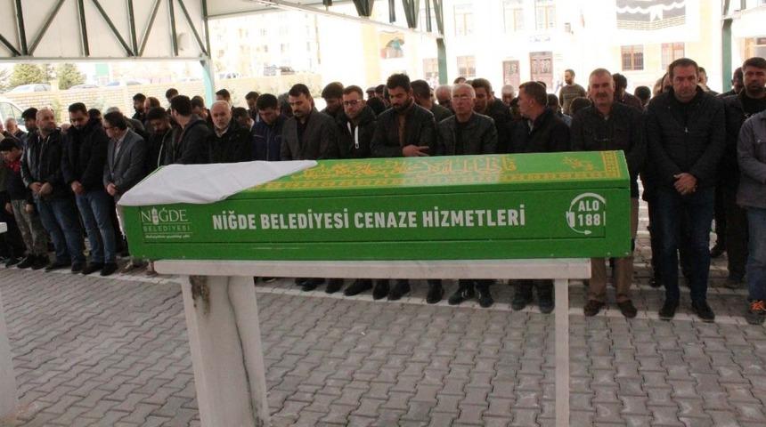 Ağabeyinin &ouml;ld&uuml;rd&uuml;ğ&uuml; Iraklı kadın toprağa verildi