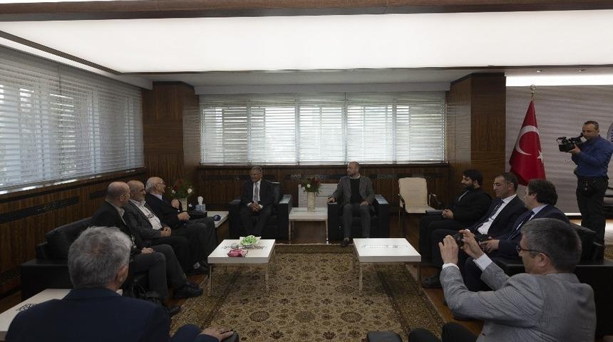 &Ccedil;ek&uuml;l Vakfı Başkanı Metin S&ouml;zen, &ldquo;D&uuml;nya Durduk&ccedil;a Sinan&rdquo; konulu bir konferans verdi