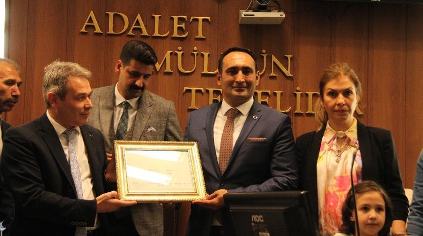 Toroslar&rsquo;da Afşın Yılmaz mazbatasını aldı