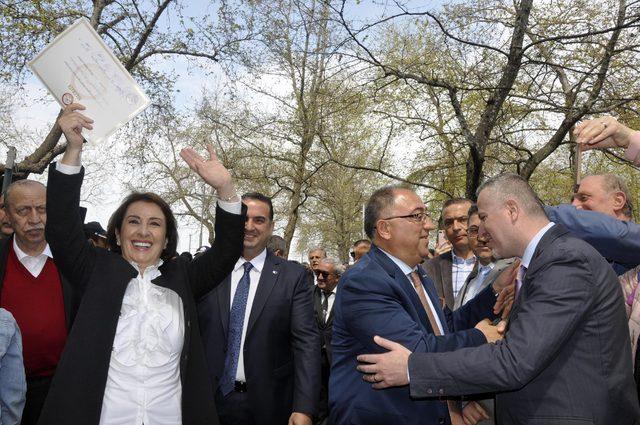 Yalova'da Salman mazbatasını aldı, balkon konuşması yaptı