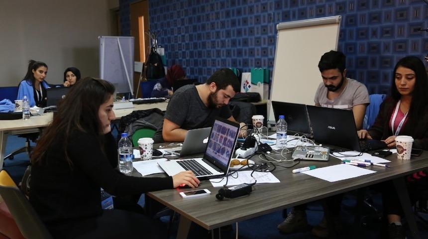 HK&Uuml;&rsquo;de akıllı kamp&uuml;s başlıyor