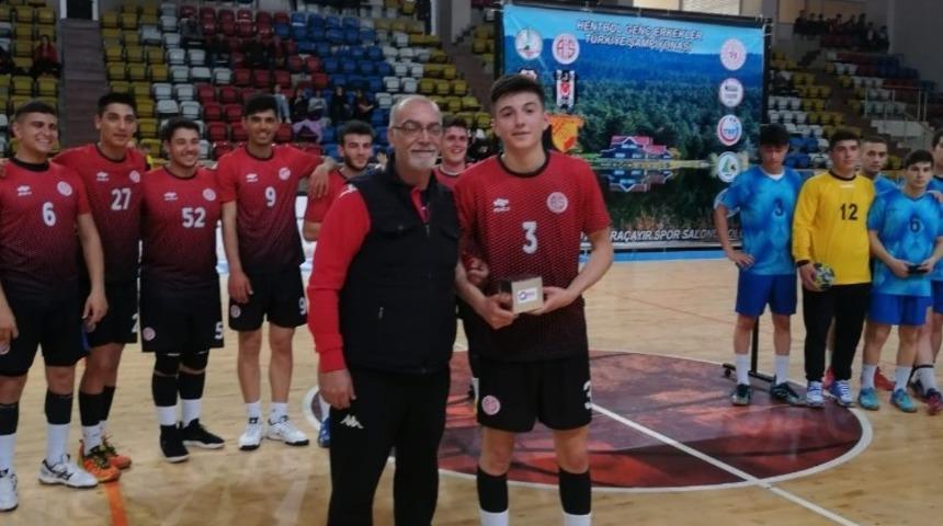 Gen&ccedil; Akrepler&rsquo;den &ccedil;ifte galibiyet